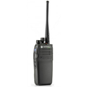 https://www.techni-contact.ovh/ressources/images/produits/merchandising/talkie-walkie-numerique-32-canaux-motorola-11337857-1.jpg - 3 touches latérales programmables - 1 bouton d'urgence