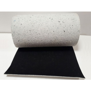 https://www.techni-contact.ovh/ressources/images/produits/merchandising/tapis-absorbant-tres-resistant-pour-industrie-67418484-1.jpg - Mélange de fibres de matelasserie avec film de renfort noir en polyester (50gr/m²)