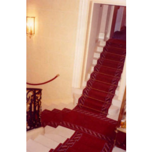 https://www.techni-contact.ovh/ressources/images/produits/merchandising/tapis-d-escalier-hand-tuft-2209209-1.jpg - Tapis d'escalier hand tuft