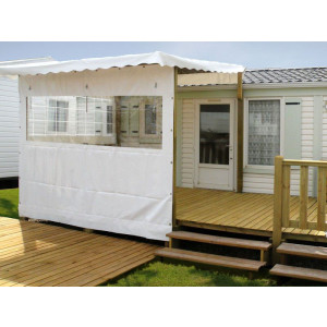 https://www.techni-contact.ovh/ressources/images/produits/merchandising/terasse-bois-mobil-home-9404589-1.jpg - Surface : 11,25 m2 - 1/2 couverte