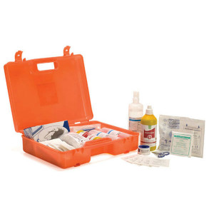 https://www.techni-contact.ovh/ressources/images/produits/merchandising/trousse-avec-kit-premiers-secours-3-personnes-73992746-1.jpg - Polypropylène - Dimensions: 114 x 405 x 300 mm - Kit premiers secours pour 3 personnes - Fixation murale