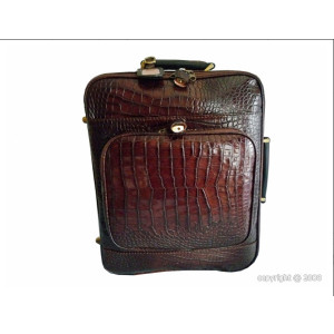 https://www.techni-contact.ovh/ressources/images/produits/merchandising/valise-de-cabine-cuir-facon-croco-13003444-1.jpg - Dimension (L x l) : 44 x 36 cm - Maroquinerie de luxe