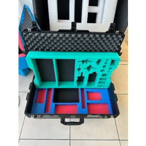 https://www.techni-contact.ovh/ressources/images/produits/merchandising/valise-technique-personnalisee-22977137-1.jpg - Type de valises : plastique, polypropylène, container, aluminium