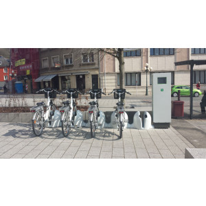 https://www.techni-contact.ovh/ressources/images/produits/merchandising/velostation-electrique-10136090-1.jpg - Verrouillage et charge automatiques