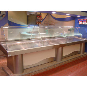 https://www.techni-contact.ovh/ressources/images/produits/merchandising/vitrine-poissonnerie-57721842-1.jpg - Tout en inox