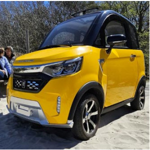 https://www.techni-contact.ovh/ressources/images/produits/merchandising/voiturette-electrique-sans-permis-82317632-1.jpg - Vitesse maximale : 45 km/h