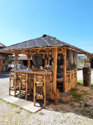 Abri de jardin en bambou avec bar