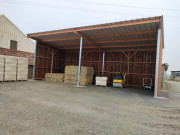 Abri de stockage en bois douglas et poteaux métal