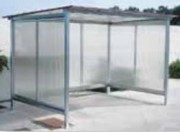 Abri pour fumeurs à toit plat