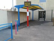 Abri urbain metallique