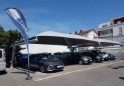 Abri voiture pour concessionnaire personnalisable