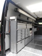 Aménagement et étagères pour fourgonnette Mercedes Sprinter