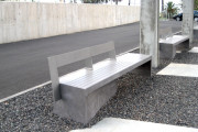 Banc béton public avec dossier