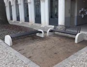 Banquette en acier 2340 mm avec accoudoirs en béton