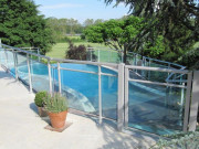 Barrière de piscine avec vitrage