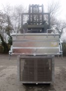 Benne à fond ouvrant perforé automatique