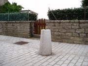 Borne granit cônique