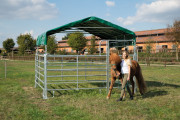 Boxes mobiles couverts pour chevaux