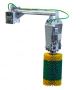 Brosse électrique pendulaire pour veaux et chèvres
