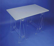 Bureau dépoli sur tréteaux en plexiglas - hauteur : 74 cm