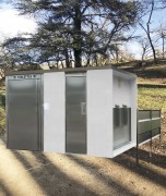 Cellule sanitaire et urinoirs extérieur PMR