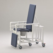 Fauteuil roulant WC/douche inclinable