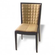 Chaise rembourrée en bois - Dossier et assise en simili cuir