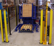 Changeur de palette automatique - Capacité : 1500 kg - Ouverture : 0.60 à 2.05 m - Production : 25 transferts /heure