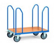 Chariot à arceaux et ridelles