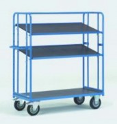 Chariot à plateaux inclinables