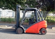 Chariot élévateur à mât triplex