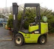 Chariot élévateur Clark à gaz d'occasion