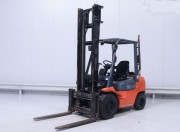 Chariot élévateur d'occasion gaz Toyota 3000 kg