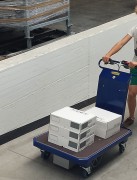 Chariot motorisé à commande - Capacité 500 kg - Vitesse 4 km/h - Dim. plateau L1040 x l640 mm