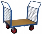 Chariots dossiers et ridelles grillagés