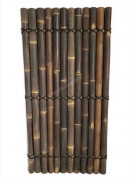 Clôture en bambou foncé