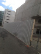 Clôture de chantier en bois ou en tôle