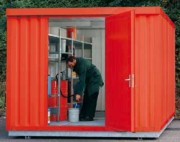 Conteneur de stockage isolé avec bacs de rétention