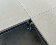 Dalle pour finition autoplombantes