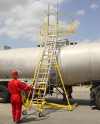 Echelle mobile pour accès aux dômes de citernes - Réglable en hauteur