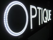 Enseigne magasin lumineuse à LED piquées