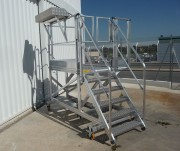 Escabeau de maintenance latéral pour hélicoptère - Profondeur marches : 200 mm - Charge admissible : 200 kg maxi