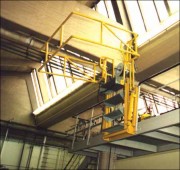 Escalier articulé pour accès sur citerne