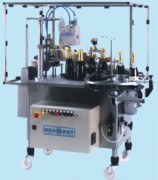 Etiqueteuse pour étiquettes et collerettes adhésives