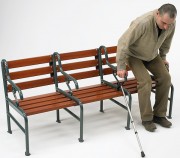 Fauteuil médico-social en bois