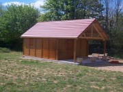 Garage avec auvent en béton aspect Bois