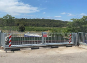 Garde corps coulissant pour bennage en déchetterie