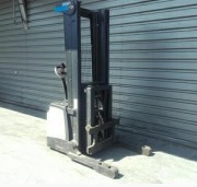 Gerbeur à bras encadrants d'occasion