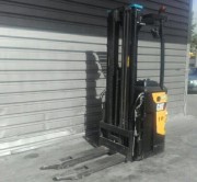 Gerbeur électrique d'occasion - Capacité 1600 kg - Ht. de levée 5400 mm