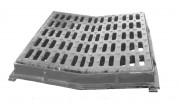 Grille caniveau à revêtement bitumineux F900